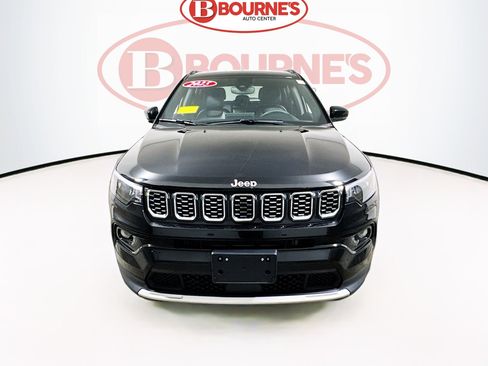 Used 2025 Jeep Compass Limited image 4