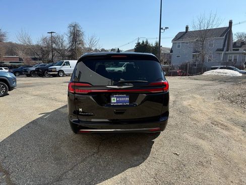 Used 2026 Chrysler Pacifica Select FWD image 4