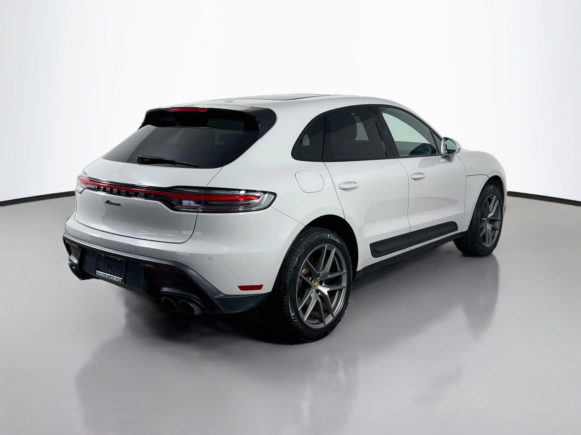 Certified 2023 Porsche Macan AWD/4WD image 9