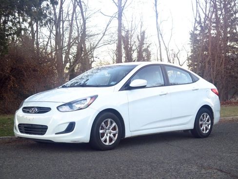 Used 2014 Hyundai Accent GLS image 1