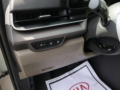 New 2026 Kia Carnival EX FWD image 25