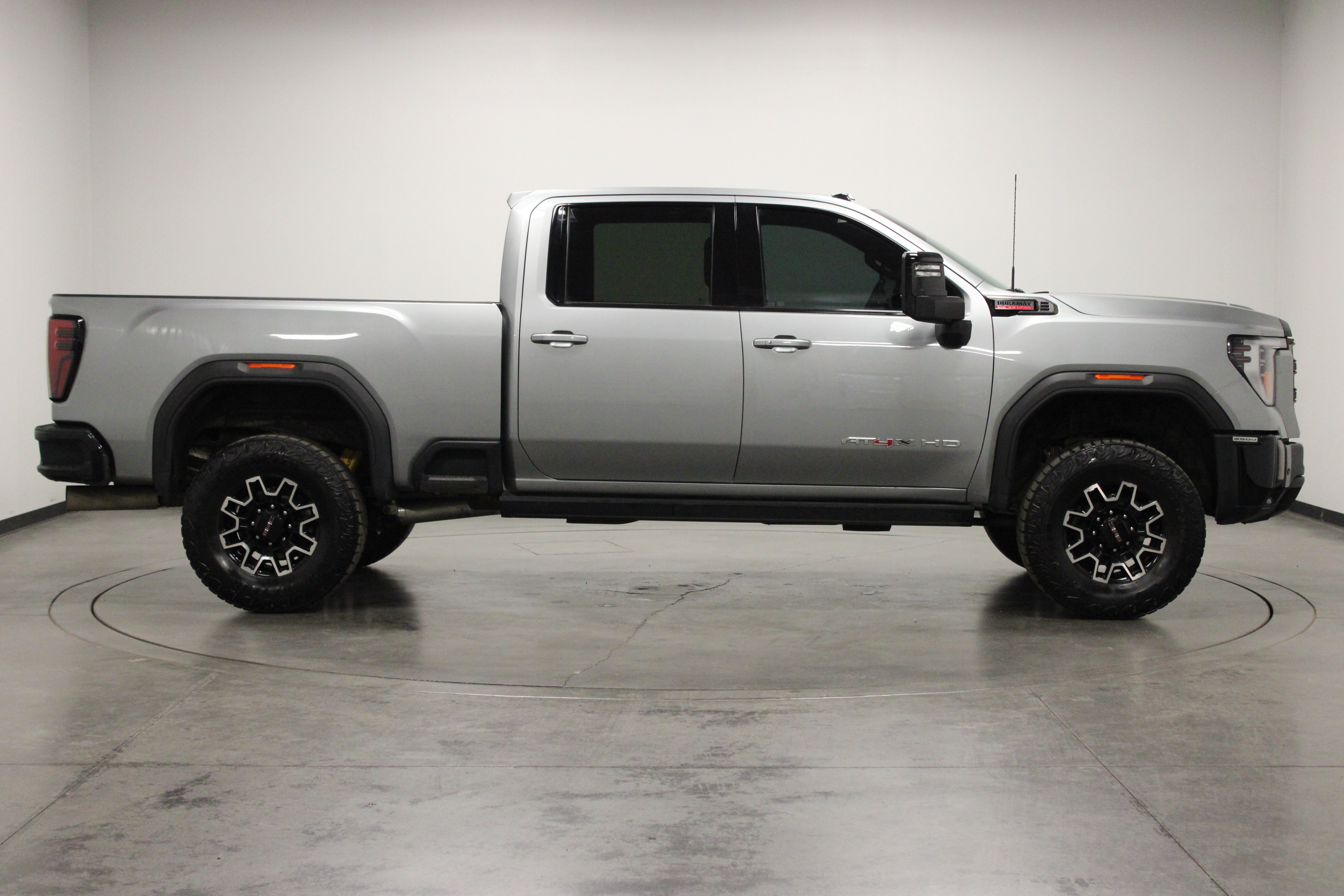 Used 2024 GMC Sierra 2500 AT4X AWD/4WD image 9