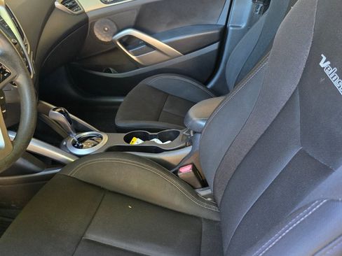 Used 2013 Hyundai Veloster FWD image 10