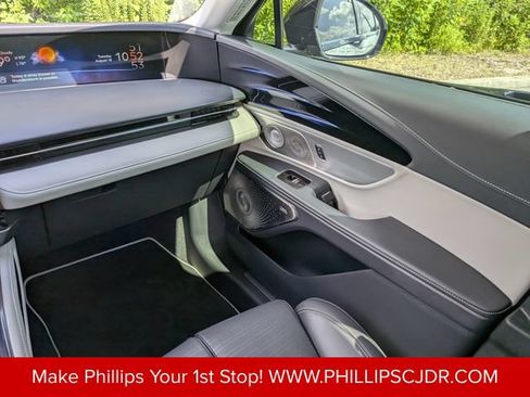 Used 2025 Lincoln Nautilus Reserve AWD/4WD image 16