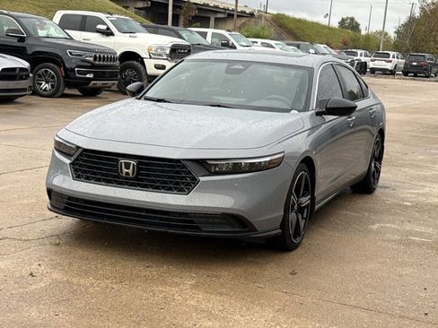 Used 2025 Honda Accord Sport image 12