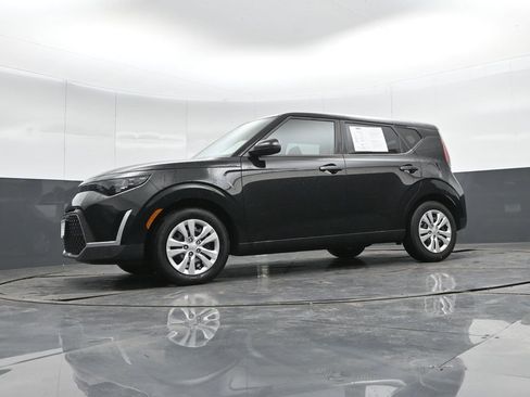 Used 2023 Kia Soul LX image 39