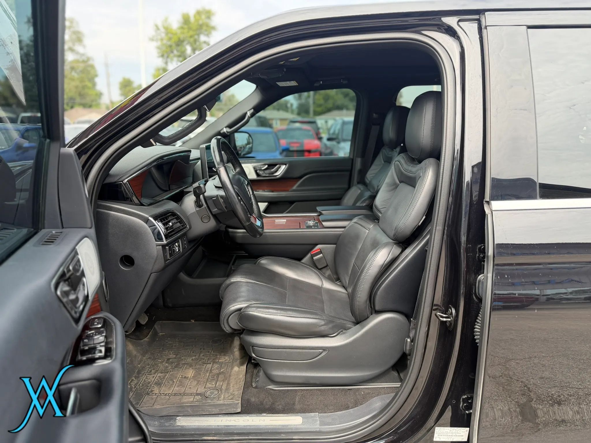 Used 2023 Lincoln Navigator Reserve AWD/4WD image 12