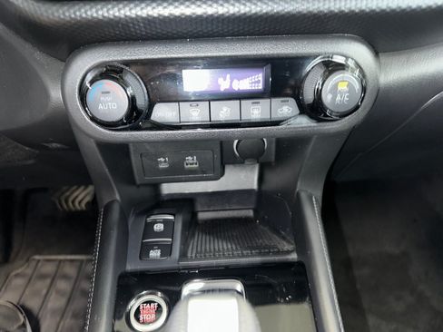 Used 2021 Nissan Kicks SV w/ Interior Electronics Package FWD image 13