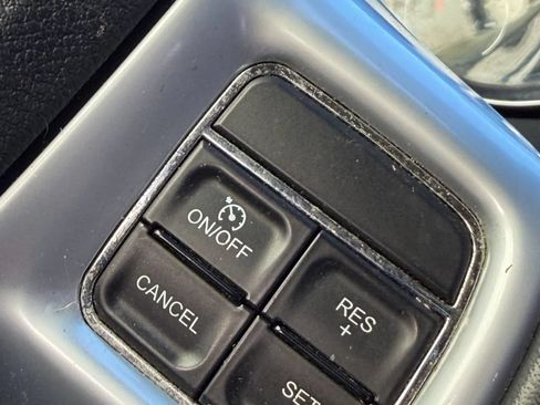 Used 2014 Chrysler Town & Country Touring FWD image 14