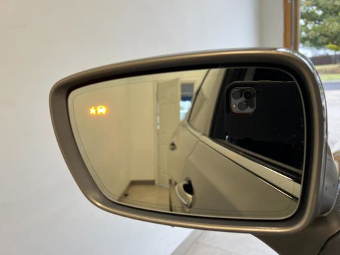 Used 2019 Buick Enclave Essence FWD image 58