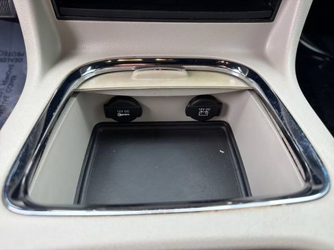Used 2020 Dodge Grand Caravan SXT FWD image 18