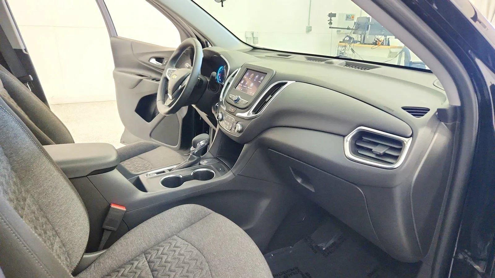 Used 2024 Chevrolet Equinox LT w/ LPO, Floor Liner Package FWD image 30