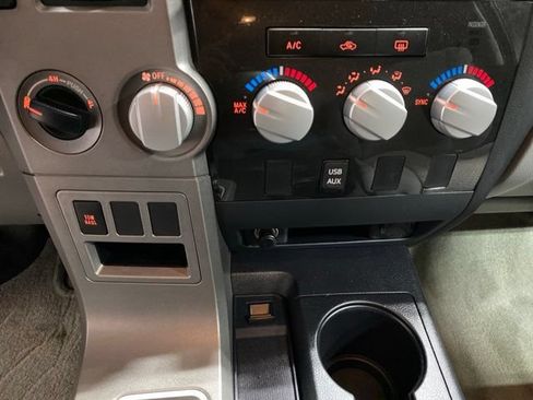 Used 2010 Toyota Tundra 4x4 CrewMax image 19
