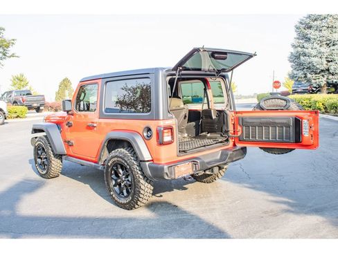Used 2022 Jeep Wrangler Sport AWD/4WD image 9