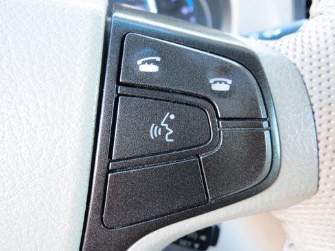 Used 2011 Toyota Sienna XLE image 15