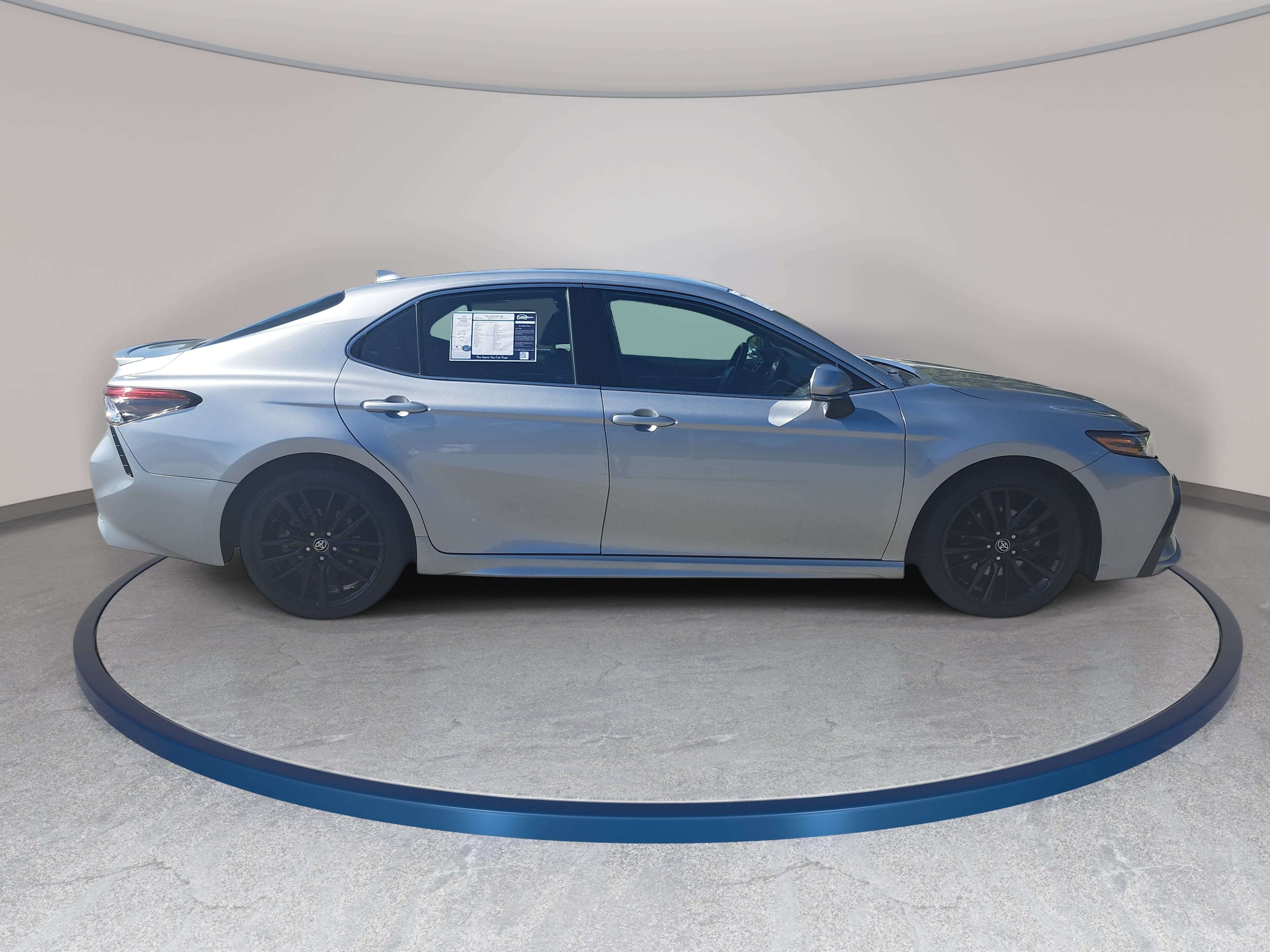 Used 2022 Toyota Camry XSE FWD image 4