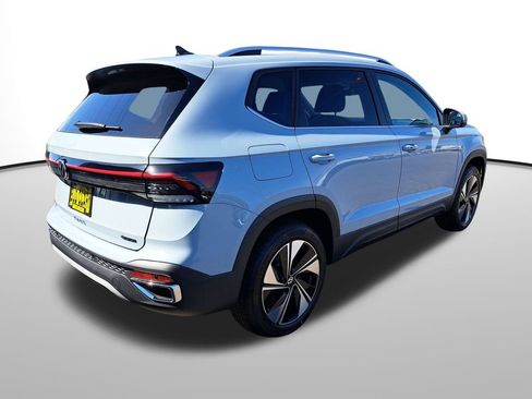 New 2025 Volkswagen Taos SE image 6