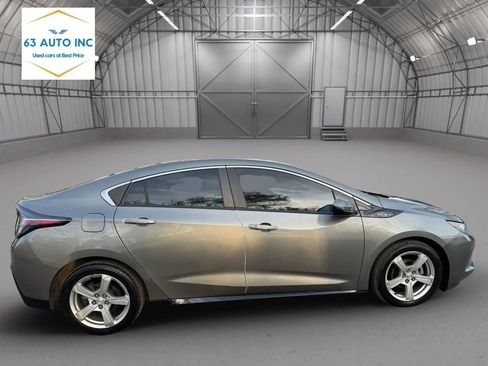 Used 2017 Chevrolet Volt LT w/ Comfort Package image 4