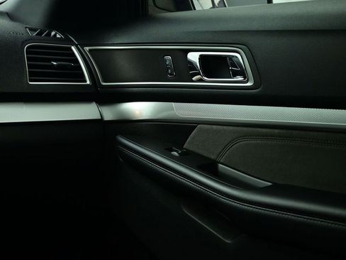 Used 2017 Ford Explorer XLT w/ Equipment Group 202A image 13