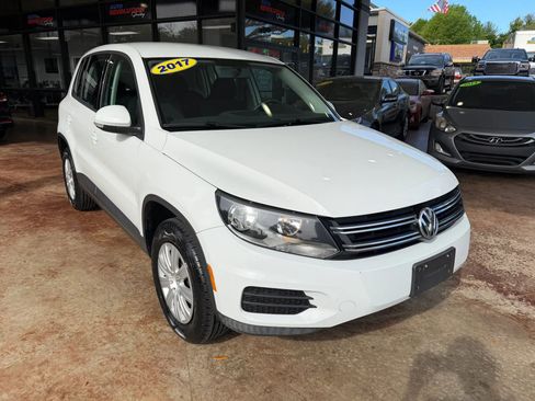 Used 2017 Volkswagen Tiguan Limited FWD image 1