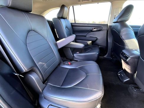 Used 2024 Toyota Highlander XLE image 23