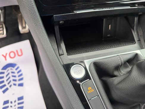 Used 2019 Volkswagen Golf R 4-Door image 24