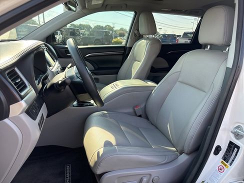 Used 2015 Toyota Highlander Limited image 37