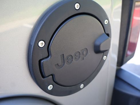 Used 2017 Jeep Wrangler Unlimited Sahara AWD/4WD image 51