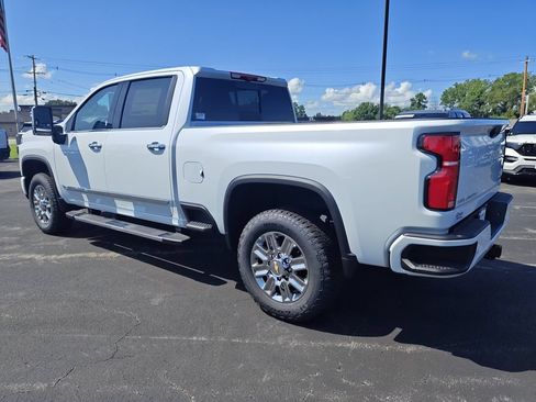 New 2026 Chevrolet Silverado 2500 High Country w/ High Country Premium Package AWD/4WD image 3