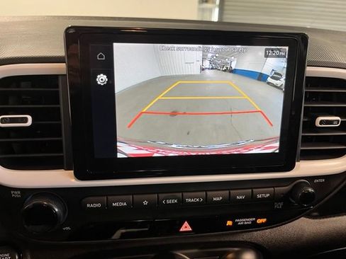 Used 2025 Hyundai Venue Limited FWD image 28
