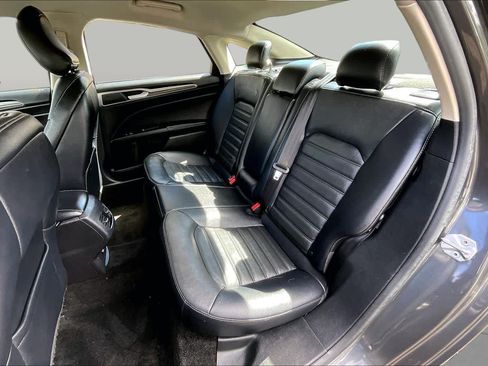 Used 2018 Ford Fusion SE w/ Fusion SE Technology Package FWD image 21