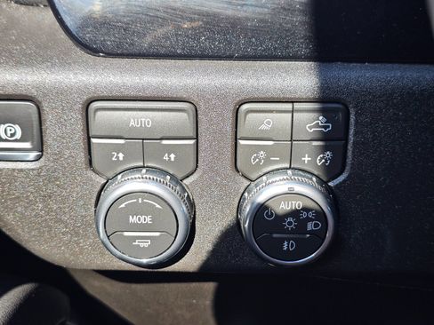 Used 2026 GMC Sierra 1500 SLT AWD/4WD image 33