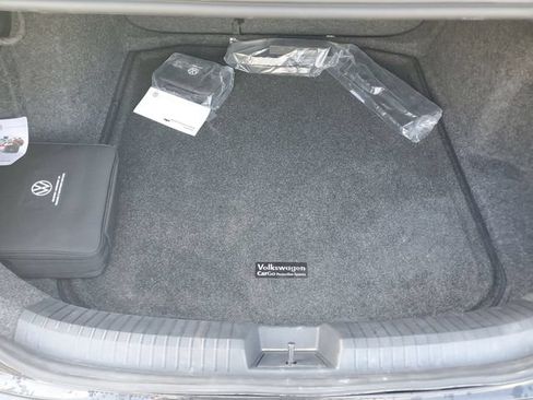 Used 2023 Volkswagen Jetta SE w/ Panoramic Sunroof Package FWD image 7