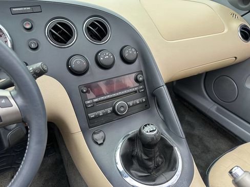 Used 2006 Pontiac Solstice Convertible w/ Premium Package image 14