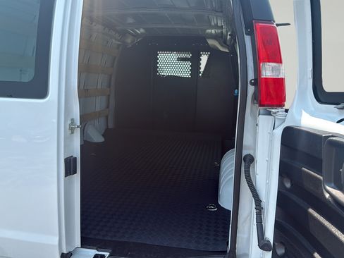 Used 2025 Chevrolet Express 2500 w/ Driver Convenience Package RWD image 21