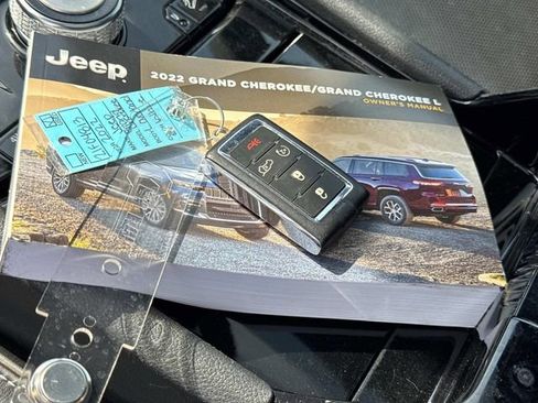 Used 2022 Jeep Grand Cherokee L Overland w/ Luxury Tech Group IV AWD/4WD image 6
