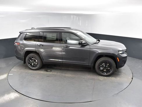 Used 2025 Jeep Grand Cherokee L Altitude image 48