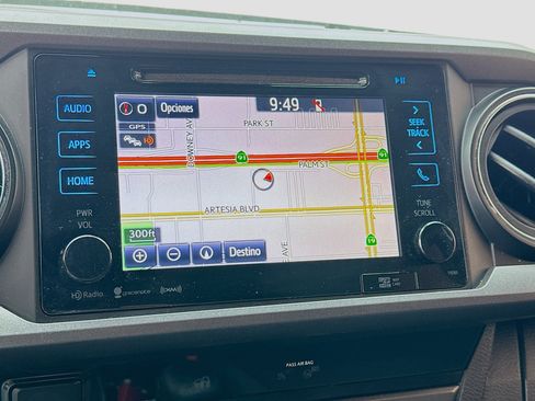 Used 2018 Toyota Tacoma TRD Sport image 9