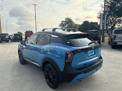 Used 2025 Nissan Kicks SR AWD/4WD image 36