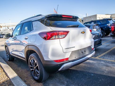 Used 2024 Chevrolet TrailBlazer LT w/ Driver Confidence Package image 8