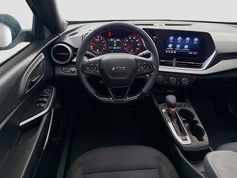 Used 2025 Chevrolet Trax RS w/ Sunroof Package image 25