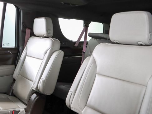 Used 2023 Chevrolet Suburban Z71 image 28