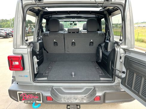 New 2023 Jeep Wrangler Unlimited Rubicon 4xe w/ Cold Weather Group AWD/4WD image 24