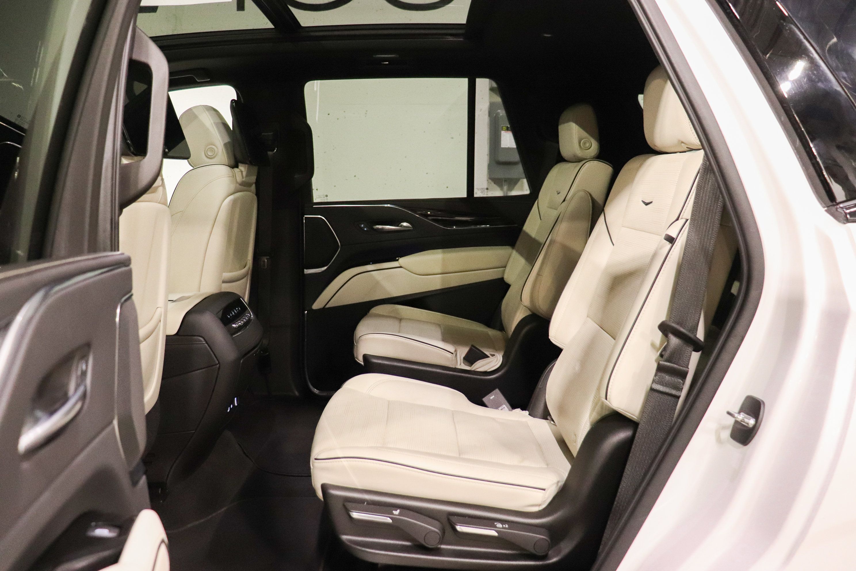 Used 2021 Cadillac Escalade Sport AWD/4WD image 19