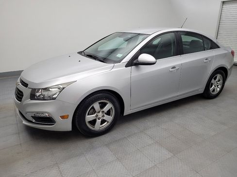 Used 2015 Chevrolet Cruze LT FWD image 2