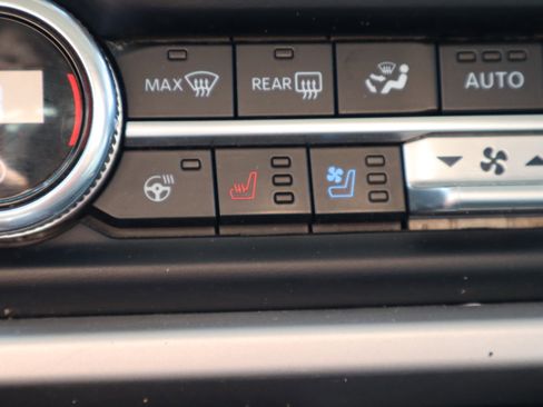 Used 2023 Ford Expedition XLT image 23