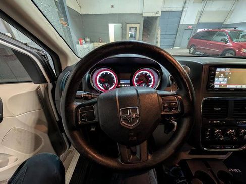 Used 2016 Dodge Grand Caravan SE w/ Quick Order Package 29E SE FWD image 32
