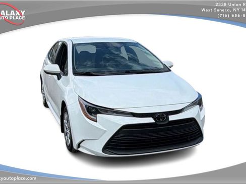Used 2023 Toyota Corolla LE FWD image 3