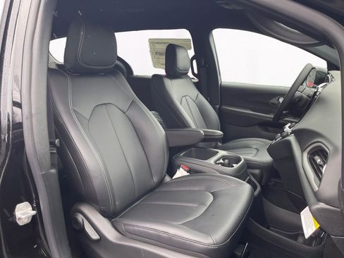 New 2026 Chrysler Voyager LX FWD image 15