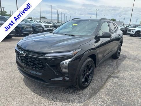 New 2026 Chevrolet Trax LT w/ Midnight Edition FWD image 7